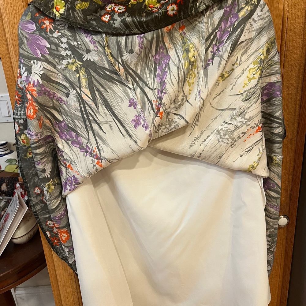 Chico's Silk blend Cream Floral A-Line Skirt, size 1, excellent pre-owned lovely - Picture 14 of 14